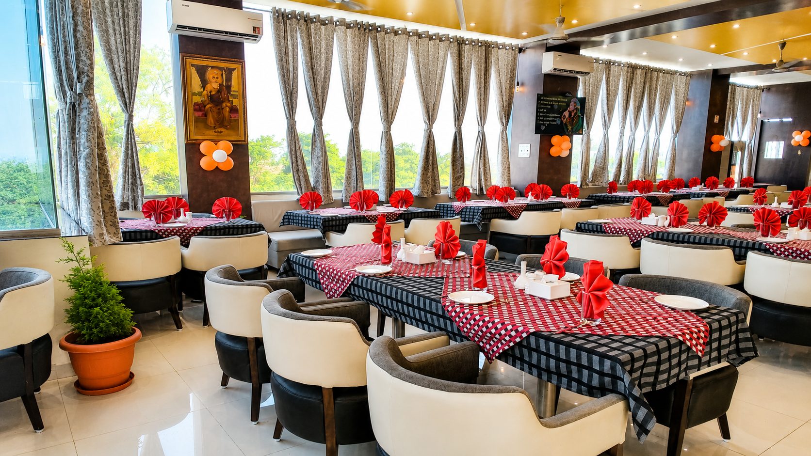 Titus Heights hotel lounge in Buldhana